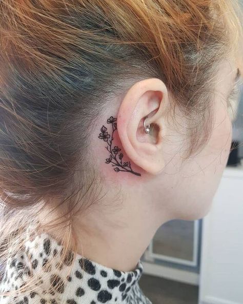 35 Behind The Ear Tattoos That Are Low-key Gorgeous - 246 Back Ear Tattoo, Behind The Ear Tattoos, Behind Ear Tattoos, Crystal Ear Cuff, Ear Tattoos, Small Flower Tattoos, Rosen Tattoo, Dainty Tattoos, Sister Tattoos