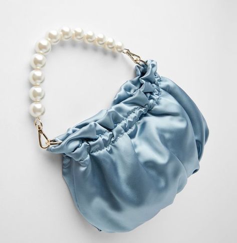 Zara Pearl Handle Satin Effect Crossbody Bag Sacs Tote Bags, Sac Diy, Pearl Bag, Potli Bags, Satin Bags, Pretty Bags, Beaded Bags, Cute Bags, Blue Satin