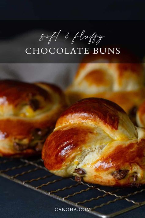 Chocolate Chip Brioche Buns, Chocolate Brioche Buns, Sweet Brioche Buns, Chelsea Buns Recipe, Chocolate Chip Brioche, Chocolate Bun, Cc Cookies, Chocolate Buns, Breakfast Buns