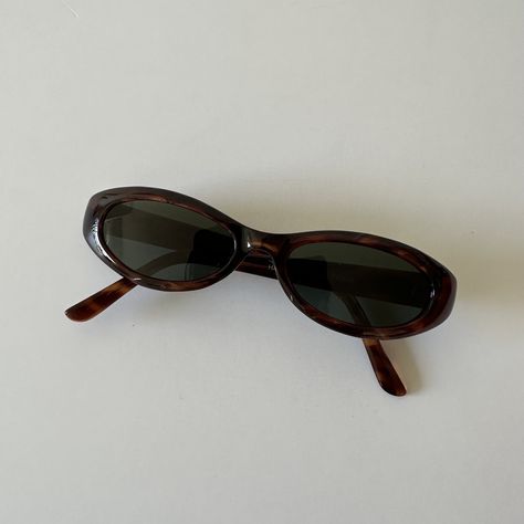 These chic cat eye sunglasses are your everyday classic. Featuring a brown tortoise frame with black smoke lens. This style is unisex. True genuine vintage sunglasses from the 90s.  - 400 uv  - new vintage from the 90s - includes sunglasses pouch Sunglasses 90s Vintage, 90 Sunglasses, Sunglasses Women Aesthetic, Tiny Sunglasses, Elegant Sunglasses, Sunglasses Aesthetic, Glasses Sun, Small Sunglasses, Sunglasses Pouch