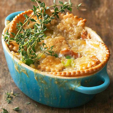 Salmon And Peas, Seafood Pot Pie, Seafood Pot, Canned Salmon, Easy Seafood, Pot Pies Recipes, Easy Seafood Recipes, Tuna Recipes, Fish Dishes