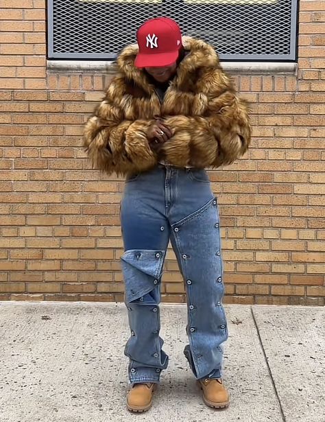 Jeans And Timbs Outfit, Fitted Hat Outfit Women, Cute Winter Outfits Black Women, Bohemian Outfits Winter, Fitted Hat Outfit, Faux Fur Coat Outfit, Ny Fits, Timbs Outfits, Coat Outfit Ideas