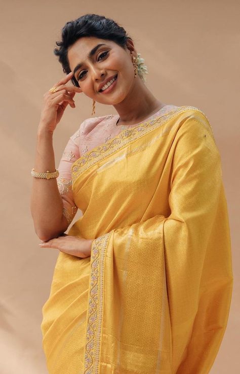 Kavitha Gutta, Photoshoot In Saree, Lakshmi Sarees, Yellow Silk Saree, Aishwarya Lekshmi, Dark Beauty Photography, Peach Blouse, Saree Poses, Glam Photoshoot