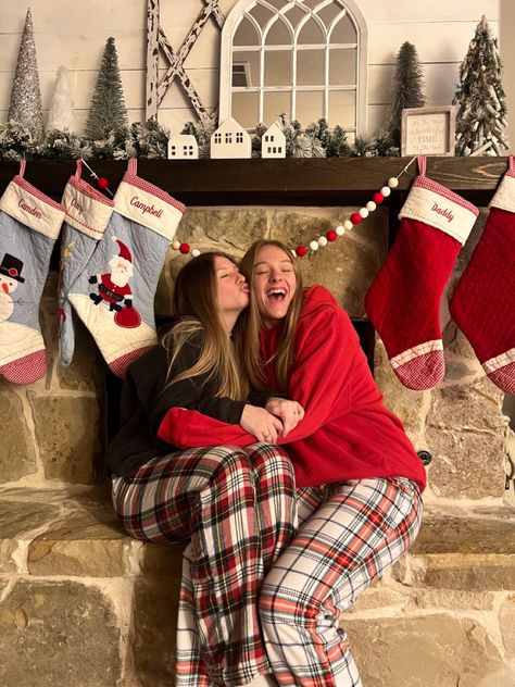 Christmas Pjs Best Friends, Christmas Pjs With Friends, Xmas Pjs Matching, Christmas Family Pajamas Pictures, Christmas Matching Pajamas Friends, Best Friend Matching Christmas Pjs, Christmas Pajamas Friends, Matching Christmas Pjs Friends, Matching Christmas Pajamas Best Friends