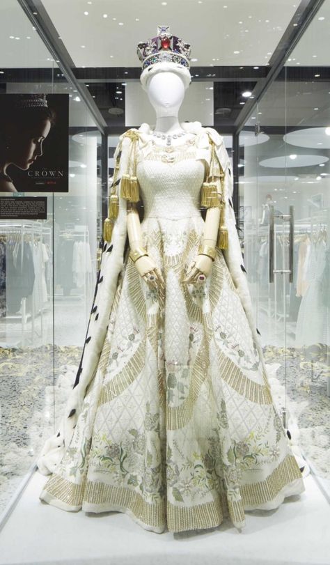 Royal Coronation Aesthetic, Queen Outfits Royal Dress, Royal Coronation Gown, Queen Dress Royal Medieval, Queen Outfits Royal Medieval, Historical Dresses Medieval, Royal Dresses Queens Fantasy, Queen Dress Royal, Coronation Dresses