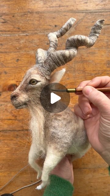 Animal Needle Felting, Needle Felting People, Felted Wool Projects, Felted Fairies, Wool Felting Animals, Yule Goat, Needle Felting Tutorial, Felted Wool Crafts, Wool Felting