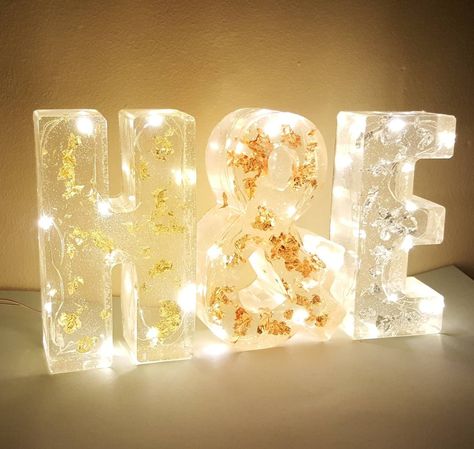 Resin Letter With Lights, Resin Letters With Lights, Big Letters Decoration, Keychain Business, Resin Techniques, Letter Resin, Led Letters, Resin Letters, Letter Lights