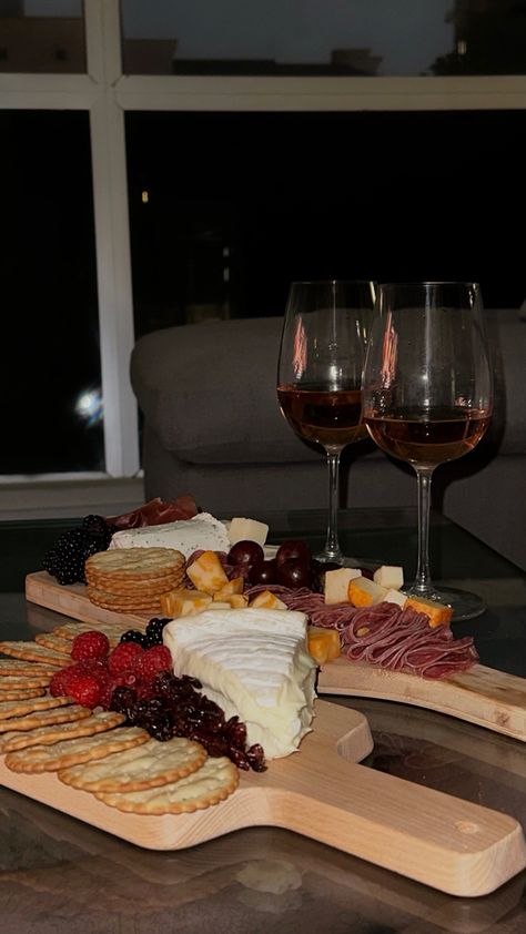 #aesthetic #home #movienight #wine #snacks #datenight #food #charcuterieboard Wine Night Set Up, Food And Wine Aesthetic, Wine Night At Home Aesthetic, Wine And Charcuterie Aesthetic, Birthday Dinner Aesthetic At Home, Wine Date Night At Home, Wine At Home Aesthetic, Wine And Cheese Aesthetic, Food Night Aesthetic