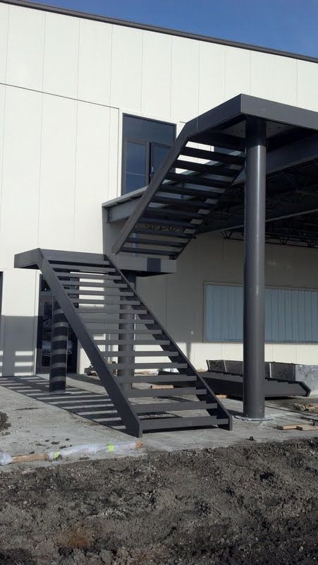 Outdoor Metal Staircase Design, Steel Staircase Design Outdoor, Staircase Steel Design, Steel Staircase Design Modern, Metal Stairs Outdoor, Outdoor Staircase Design, Steel Staircase Design, Outside Stairs Design, Steel Stairs Design