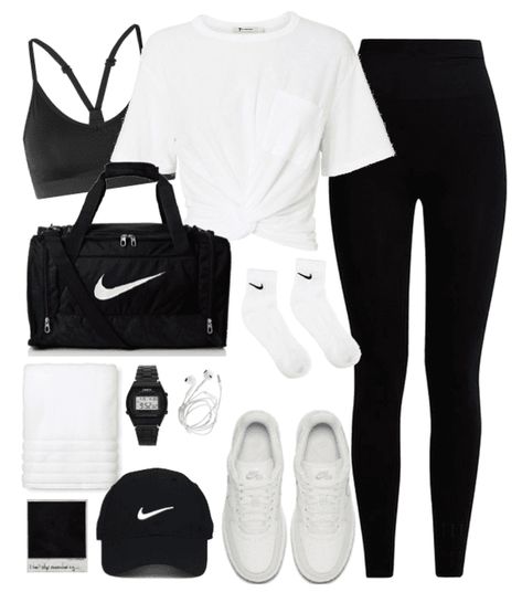 Gym Socks Outfit, Sporty Girl Aesthetic Outfit, Sportif Outfit, Outfits With Nike Socks, Comfy Gym Outfits, Sportive Outfit, Nike Socks Outfit, Trendy Athletic Outfits, Sportwear Outfit