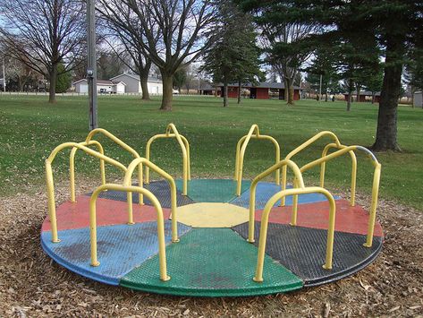 Ahhh... a much better picture of an old merry-go-round. Good times! Mode Retro, 90s Childhood, Merry Go Round, I Remember When, Photo Vintage, Childhood Toys, 90s Kids, Great Memories, Sweet Memories