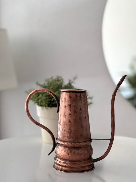 Vintage Copper Tapered Watering Can Vintage Watering Can - Etsy Switzerland Copper Watering Can, Aesthetic Watering Can, Vintage Watering Can, Garden Patch, Small Watering Can, Indoor Watering Can, Watering Cans, Dream Apartment, Kitchen Reno