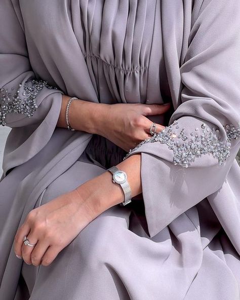 Abaya Details, Khaliji Style, Luxury Abaya, Muslim Women Clothing, Abaya Outfit, Mode Abaya, Dress Design Patterns, Abaya Designs, Evening Dress Fashion