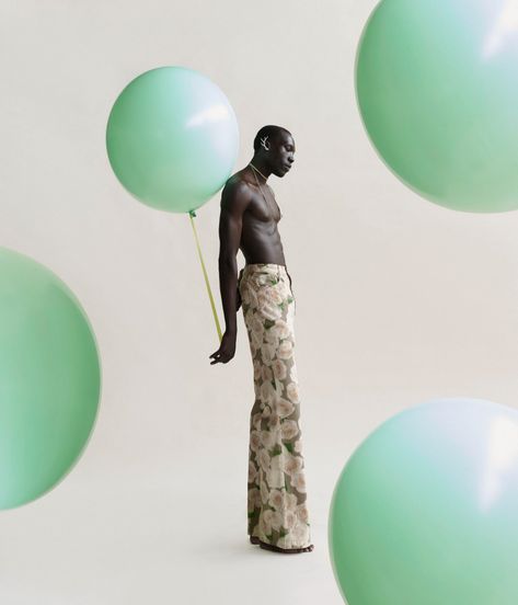 Friendship Jealousy, Other Wordly, Balloons Photography, Studio Photography Fashion, Photographie Portrait Inspiration, Le Male, Photography Styling, 3d Photo, Fashion Photography Inspiration