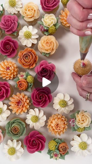 Alice Ward on Instagram: "A beautiful selection of minis that were served at a wedding yesterday alongside a main cake 🌷🌺🌼🍃 Congratulations to Katie & Dan ❤️  We hope you had the most wonderful day celebrating in the sunshine 💒 . #cake #cupcakes #flowers #floralcupcakes #minicupcakes #wedding #weddingcupcakes #flowersyoucaneat #edibleflowers #baking #cupcakedecorating #piping #petalsbakehouse" Mini Cupcakes Flowers, Mini Cupcake Flowers, Mini Flower Cupcakes, Wild Flower Cupcakes Ideas, Mini Floral Cupcakes, Wild Flower Cupcakes, Floral Cupcake Ideas, Mini Cupcakes Decorating, Flower Cupcakes Ideas