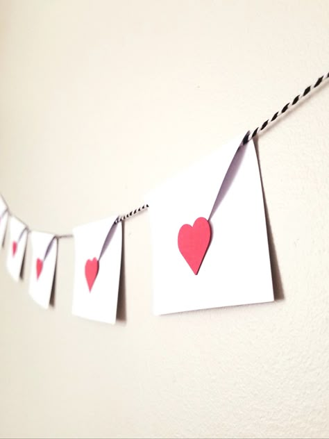 White cardstock envelopes with red hearts Diy St Valentin, Valentine Bunting, Letter Garland, Valentines Party Decor, Valentine Centerpieces, Valentine Garland, Easy Valentine Crafts, Diy Valentine's Day Decorations, Beaded Flowers Patterns