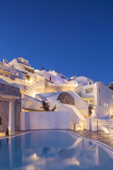 Grecia Santorini, Hotel Building, Hotel Boutique, Beautiful Hotels, Santorini Greece, Vacation Places, Beautiful Places To Travel, Luxury Vacation, Atlantis