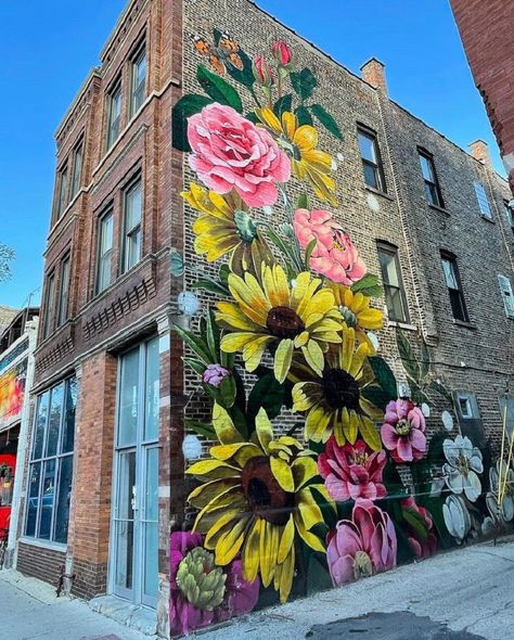 Flowers for West Town by Ouizi in Chicago | STREET ART UTOPIA Chicago Street Art, Louise Jones, Exterior Murals, Garden Fence Art, Graffiti Flowers, Street Art Utopia, Garden Mural, Wall Street Art, Flower Mural