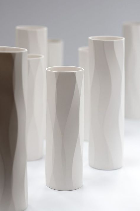 Keith Varney — Gallery. These are beautiful. I love the way they catch the light. Sculptures Céramiques, Keramik Design, Keramik Vase, Pottery Designs, White Vases, Contemporary Ceramics, Ceramic Vases, Ceramic Design, Bottle Design