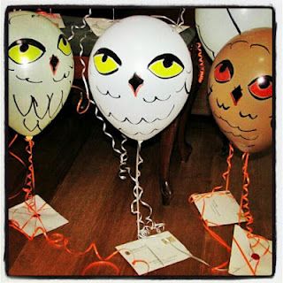 harry potter party - owl balloons - are their owls in DnD? Harry Potter Motto Party, Harry Potter Invitations, Cumpleaños Harry Potter, Owl Post, Decoration Evenementielle, Harry Potter Theme Party, Festa Harry Potter, Anniversaire Harry Potter, Theme Harry Potter