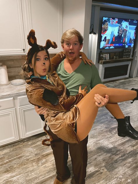 Scooby Shaggy Couple Costume, Couples Halloween Costume Brown Hair, Hot Scooby Doo Costumes, Unique Couple Halloween Costumes Brunette, Scooby Doo And Shaggy Costume Couple, Funny Couples Costumes 2023, Couple Halloween Costumes Blonde Guy, Unisex Halloween Costumes, Cute Dynamic Duo Costumes Couples