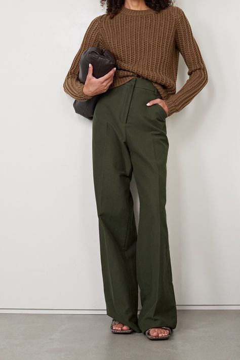 Gabriela Hearst, Brown Outfit, Green Outfit, Green Pants, 가을 패션, Brown Sweater, Sweater Design, Colourful Outfits, New Wardrobe