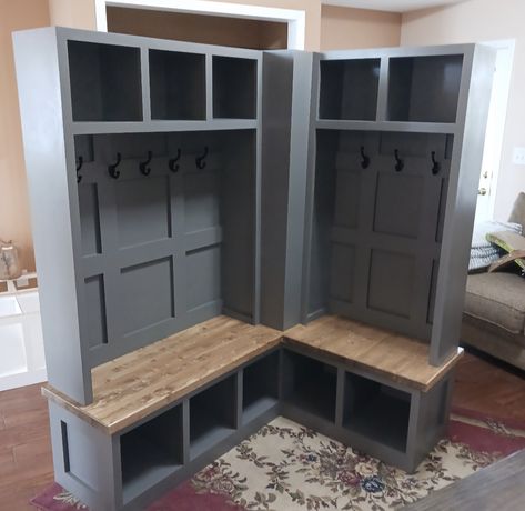 L Shaped Hall Tree, L Shaped Drop Zone, Corner Mudroom Lockers, Corner Mud Room Ideas, Corner Coat Rack And Bench, Corner Drop Zone, Built In Coat Rack Entryway, Corner Mudroom Bench, Corner Mudroom Ideas