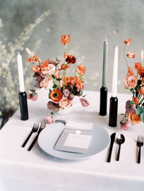 Minimalist Wedding Ideas, Modern Art Museum, Wedding Table Designs, Tablescape Inspiration, Modern Minimalist Wedding, Wedding Table Settings, Wedding Tablescapes, Dallas Wedding, Wedding Table Centerpieces