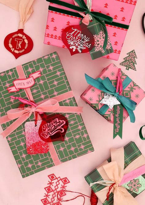 Green and Pink Christmas Gift Wrap Ideas - Persia Lou Pink Christmas Gifts, Xmas Gift Wrap, Gift Wrapping Inspiration, Gift Wrapping Ideas, Creative Gift Wrapping, Christmas Packaging, Dipped Nails, Wrapping Ideas, Ideas Creative