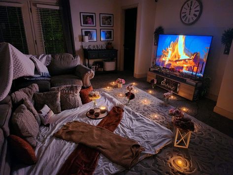 Movie Night Diy At Home, Romantic Movie Date At Home, Cozy Movie Night Living Room, Movie Date Ideas Home, Movie At Home Date Night, Living Room Movie Night Ideas Romantic, Valentines Movie Night Romantic, Movie Date Night At Home Aesthetic, Romantic Fort Dates