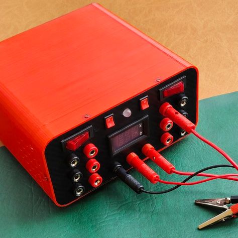 Maker Your Own DIY Professional Bench Power Supply Using A Old Computer PSU. Old Pc, Old Laptop, Old Computer, Printed Circuit Boards, Computer Power Supplies, Electronic Shop, Old Computers, Diy Electronics, Desktop Computers