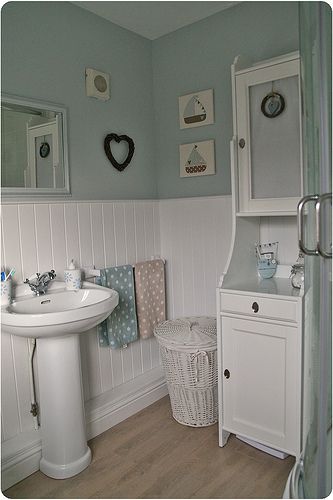 Cottage Bathroom Design Ideas, Cottage Style Bathrooms, Beach Theme Bathroom, Cottage Bathroom, Bad Inspiration, Ensuite Bathrooms, Shabby Chic Bathroom, Ensuite Bathroom, Pedestal Sink