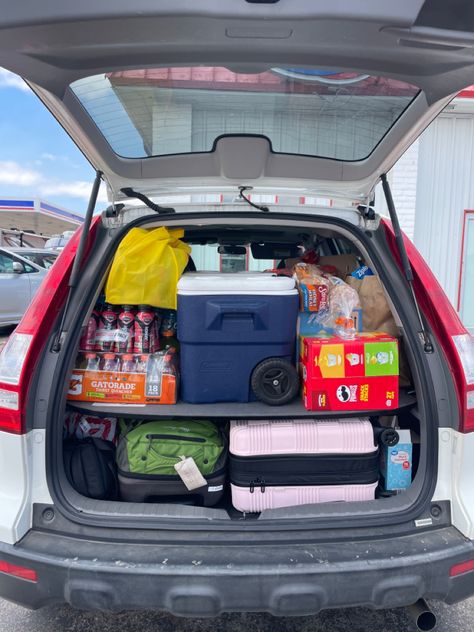 packing the car for a 14 day road trip Road Trip Organization, Road Trip Accessories, Road Trip Theme, The Fall Movie, Canadian Christmas, Car Packing, Fall Road Trip, Road Trip Car, Bad Bad