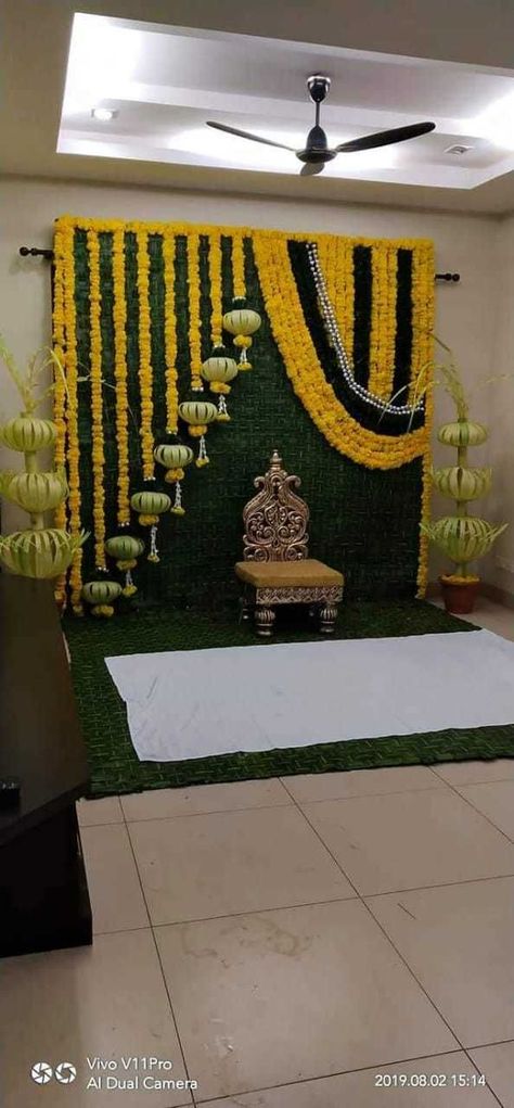 Pelli Kuthuru Backdrop, Simple Sreemantham Decoration, Decoration For Pellikuthuru Function, Home Backdrop Ideas, Varamahalakshmi Background Decoration, Pelli Kuthuru Decoration, Valakappu Decoration, Sreemantham Decoration At Home, Pelli Kuthuru Decoration At Home