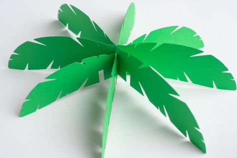 Luau Palm Tree Centerpiece | Hawaii Decorations | Hawaii Travel with Kids How To Make Palm Tree Leaves, Diy Palm Tree Leaves, Palm Trees Diy, Palm Tree Template, Diy Palm Tree, 3d Palm Tree, Luau Centerpieces, Hawaii Decorations, Hawaiian Decorations