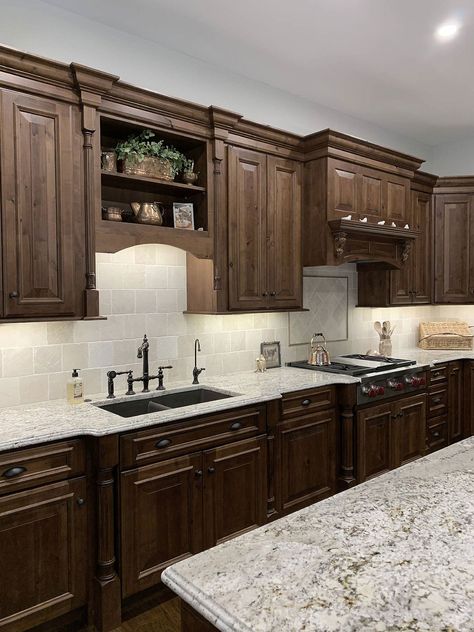 Travertine Backsplash Kitchen, Gray Travertine, Travertine Kitchen, Backsplash Kitchen Ideas, Dark Wood Kitchen Cabinets, Backsplash With Dark Cabinets, Beige Backsplash, Backsplash Kitchen Dark Cabinets, Travertine Backsplash