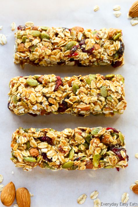 Fruit And Nut Granola, Nut Granola Bars, Granola Bar Recipe Healthy, Bars Recipes Healthy, Cereal Bars Recipes, Granola Bars Recipe, Fruit And Nut Bars, No Bake Granola Bars, Nut Granola