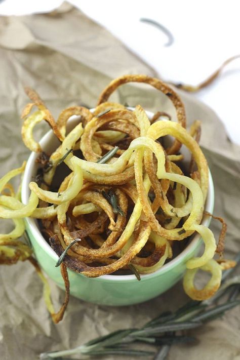 Crispy Baked Curly Fries - An easy two step process for the perfect crispy potatoes // thehealthymaven.com #glutenfree #vegan #spiralizer Plantain Rice, Kitchen Aid Recipes, French Fries Recipe, Zoodle Recipes, Curly Fries, Avocado Pesto, Veggie Noodles, Spiralizer Recipes, Veggie Pasta