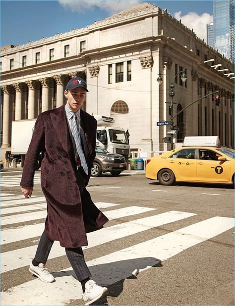 Oliver Stummvoll stars in a fashion editorial for the pages of Style magazine. Street Model Photography, Oliver Stummvoll, Streetwear Shoot, Smart Casual Suit, Urban Shoes, Mens Fashion Business Casual, Mens Fashion Business, Men Fashion Casual Shirts, Mens Editorial