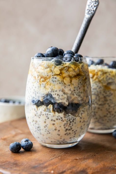 Easy Blueberry Chia Overnight Oats High Protein Healthy Breakfast, Overnight Chia Oats, Healthy Oats Breakfast, Chia Oats, Chia Overnight, Jar Of Lemons, Easy Oatmeal Recipes, Healthy High Protein Breakfast, Healthy High Protein Snacks