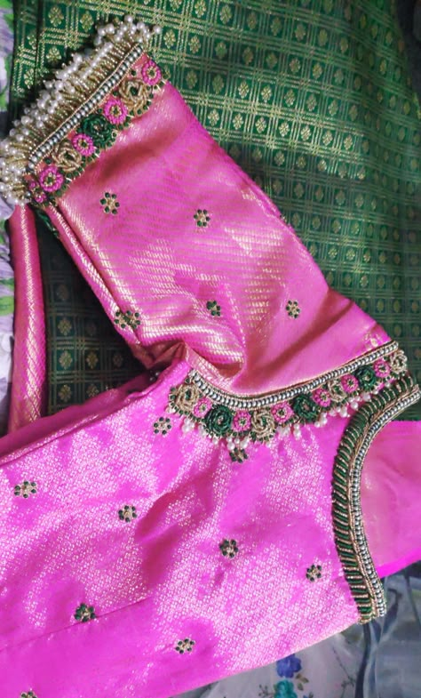 Maggam Work On Brocade Blouse, Knot Blouse Design, Blouse Design Wedding, Blouse Design Simple, Bride Blouses, Simple Aari Work Blouse Design, Simple Aari Work Blouse, Simple Aari Work, Aari Work Blouse Design