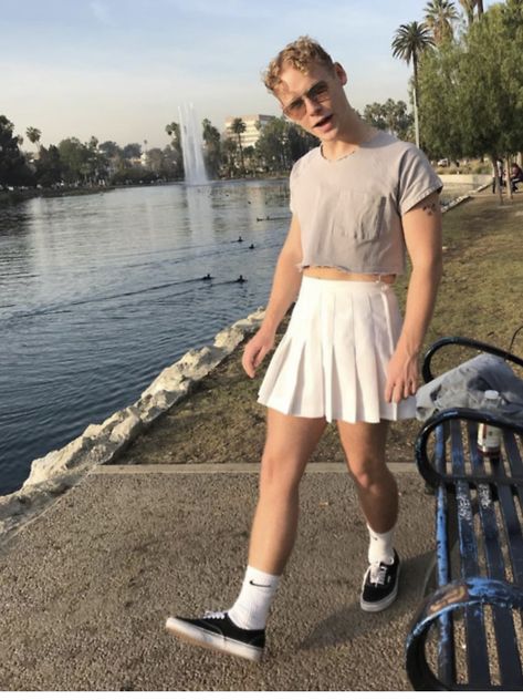 Men Skirt, Gender Blender, Men Makeup, Genderqueer Fashion, Boys Wearing Skirts, Boys In Skirts, Guys In Skirts, Pastel Skirt, Men Wearing Skirts