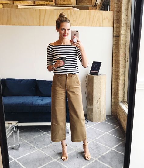 Casual Chique Stijl, Outfits Primavera, Wide Legged Pants, Work Outfit Office, Style Casual Chic, Wide Leg Crop Pants, Office Outfits Women, Office Fashion Women, Mode Casual