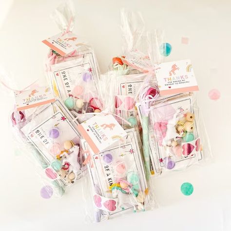 cwkidslifestyle - Etsy Unicorn Theme Party Favors, Unicorn Goody Bag Ideas, Party Packs For Kids Goody Bags, Birthday Goodie Bags For School, Goodies Bag Ideas For Kids Birthday, Unicorn Party Favor Ideas, Best Party Favors For Kids, Party Favor Bag Ideas, School Birthday Favors