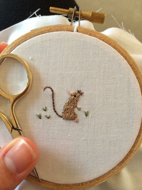 Teeny tiny mouse Tiny Flower Embroidery Patterns, Tiny Animal Embroidery, Hamster Embroidery, Rat Embroidery, Mice Embroidery, Little Embroidery Ideas, Tiny Embroidery Ideas, Embroidery Mouse, Small Embroidery Ideas