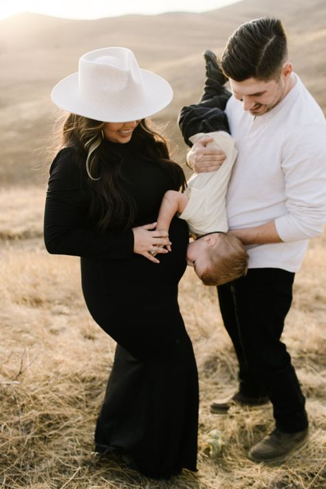 Fall Maternity Shoot Black Dress, Black Maternity Dress Photoshoot Family, Long Black Dress Maternity Pictures, Black Maternity Dress Pictures, Black Dress Maternity Pictures Family, Fall Outfit Pregnant, Maternity Photos Black Dress, Maternity Pictures Black Dress, Black Maternity Dress Photoshoot