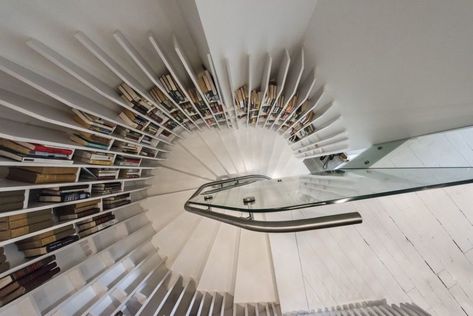 Modern Home Library Ideas for Bookworms and Butterflies Modern Home Library Ideas, Staircase Bookshelf, Modern Home Library, Unique Bookshelves, Staircase Handrail, Decorating Bookshelves, Minimalist Kitchen Design, Home Stairs Design, Spiral Stairs