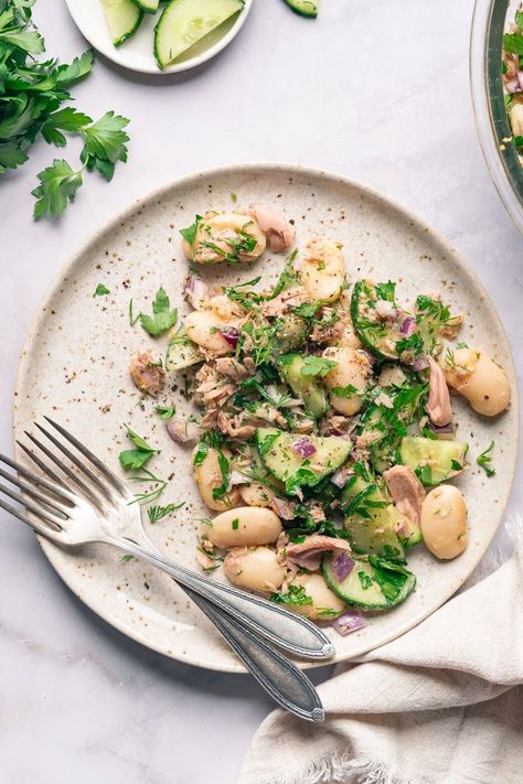 Bean And Tuna Salad, Tuna And White Bean Salad, Tuna Lunch, White Bean Salad, Grilled Bread, Tuna Recipes, Raw Vegetables, White Bean, Tuna Salad