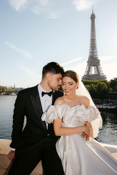 Vlasta weddings | wedding photographer | Italy | THE WED Parisian Wedding Theme, Paris Romance, Paris Couple, Paris Elopement, Parisian Wedding, Romantic Wedding Venue, Mini Wedding Dresses, Other World, Elopement Ceremony