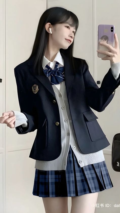 Girl Japanese Style School, Japan High School Uniform Girl, Japanese School Aesthetic Uniform, School Uniforms Korean, Japanese School Outfits, Japan High School, Japanese High School Uniform, Japan Uniform, Japan School Uniform